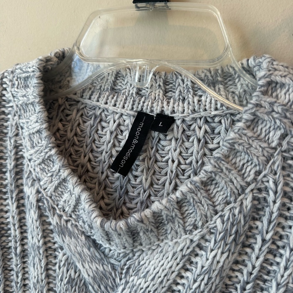 moon & madison Light Cable Knit Sweater - Picture 4 of 7